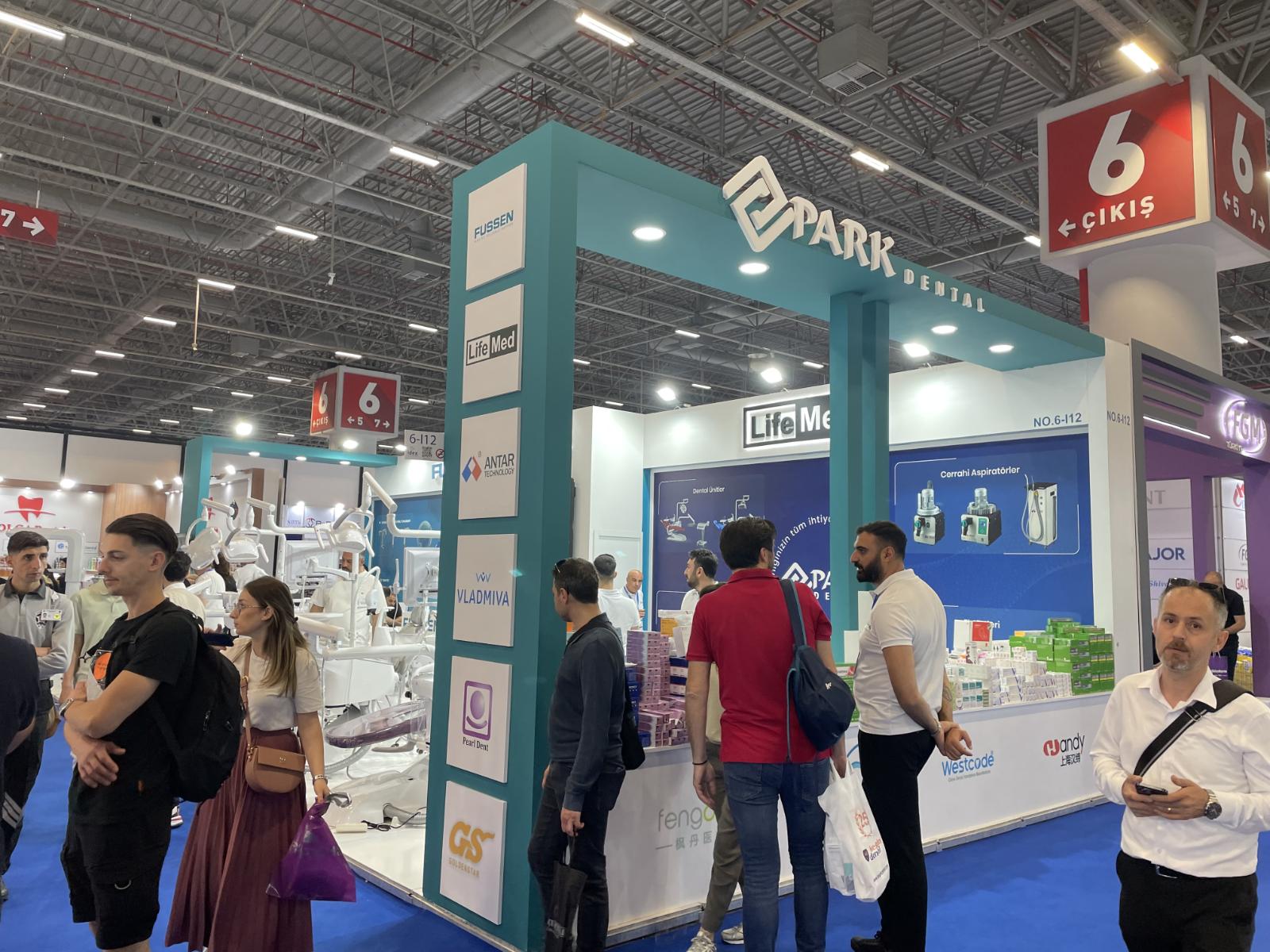 Özel Tasarım Üç Tarafı Açık Stantlar